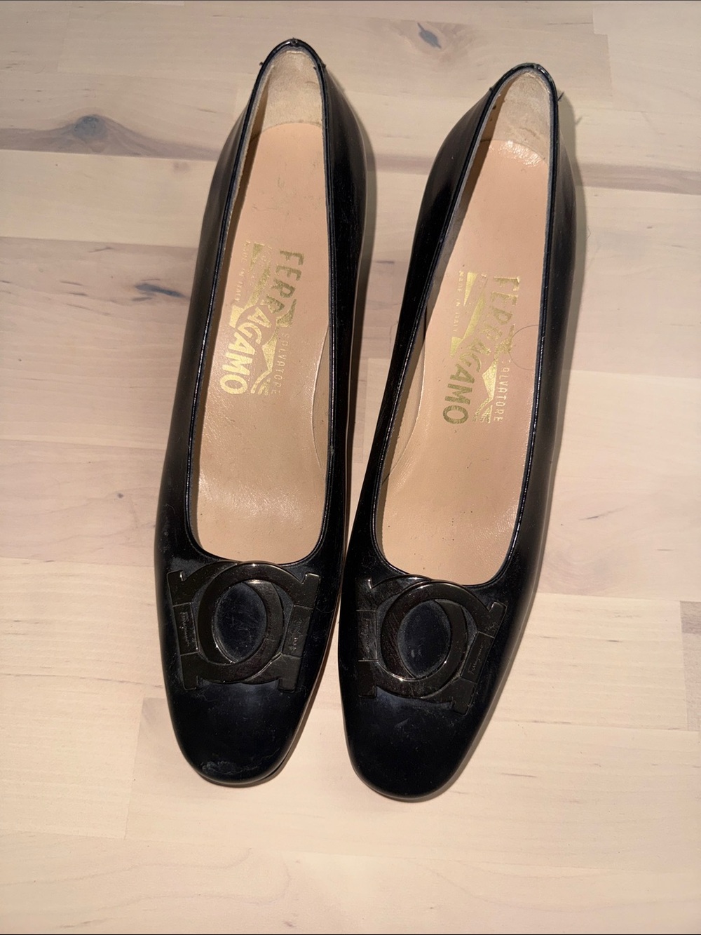 Salvatore Ferragamo Black Patent Leather Vara-Style Flats - Picture 2 of 9